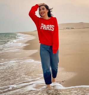 Laala Hazim Instagram - When I started counting my blessings, I realized I have everything I could ever need🧡
جان احلى غروب اشوفة بهذا اليوم 🥰.. يمكن اخذت ١٠٠٠ صورة للشمس😛 شوفو الصور الاخيرات اكو احلى من هيجي غروب😭

 #sunset #dohaqatar #autmanvibes #myhappymoments #sealine #dohalife #instagram #instaqatar #travelphotography #girlinred #peace #quiet #quiteplace #peachvibes #instairaq #dohainstagram