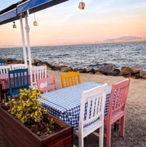 Laala Hazim Instagram - Wait till the sunset to shine like a star.🧡😉أكثر وقت احبة بليوم هو الشروق .. والغروب .. هاي الصور اخذتها من فتره بيوم لطيف بلجزيره الثانية باسطنبول.. بس ركزولي على اخير صوره هيجي يصير خلف الكواليس 🤣🤣#istanbul #adalar #autumn #instagramgirls #myhappymoments
