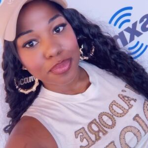 Laci Mosley Instagram - Had my podcast hero on @scamgoddesspod today. I’ve been listening to @thisistheread for damn near a decade and I’m so excited for y’all to hear @kidfury bless the show!!!! I tried to play it cool with my podcast Beyoncé but I can’t even hold the pic till the episode drops 😭🥹🤣 ALSO: CHICAGO SWIPE FOR A SURPRISE!!!!