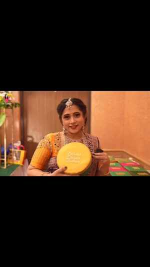 Lahari Arundhati Vishnuvazhala Instagram - Extremely happy to curate these colourful Cradle/Naming ceremony hampers for actress Lahari garu’s @lahari_actress son baby ‘Lishan’! 👶🏻🥰🫶 

A big thanks to you @lahari_actress garu for choosing us for your big day☺️🫶❤️ 
Much love, Much gratitude ❤️

Comment/DM for inclusions & more details ❤️👇 
Save this reel for later 💖

#namingceremony #claynpastels #blessed #gratitude #hampers #returngifts #miniature #cradlecermony