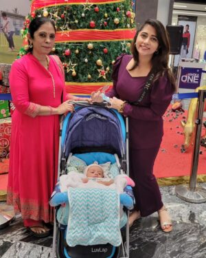 Lahari Arundhati Vishnuvazhala Instagram - Merry Christmas 🎅 🎄 ❤️ ♥️ guys
Our little one's 1st Christmas 🎄 💕 
Creating memories ✨️ 💖 🤩