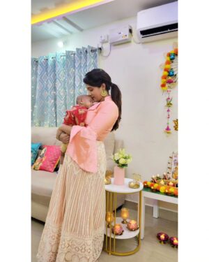 Lahari Arundhati Vishnuvazhala Instagram - 😍✨️ 2023 diwali celebration 😍✨️
Swipe for more picz 😍😍😍
My Dress: @sahasraadesigners