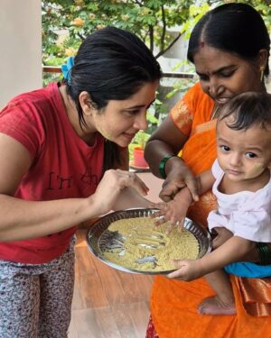 Lahari Arundhati Vishnuvazhala Instagram - @lishan.official 1st holi celebration 😃🥰😍🤩 #baby #babyboy #holi #holifestival @dhiren_manikant
