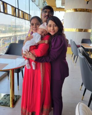 Lahari Arundhati Vishnuvazhala Instagram - Merry Christmas 🎅 🎄 ❤️ ♥️ guys
Our little one's 1st Christmas 🎄 💕 
Creating memories ✨️ 💖 🤩