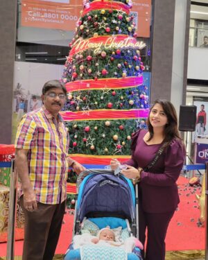 Lahari Arundhati Vishnuvazhala Instagram - Merry Christmas 🎅 🎄 ❤️ ♥️ guys
Our little one's 1st Christmas 🎄 💕 
Creating memories ✨️ 💖 🤩