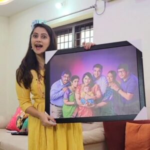 Lahari Arundhati Vishnuvazhala Instagram - Heeyyyy navyatha- @indias_customised_gifts  tqqqq for surprise us with this beautiful family frame 😍😍
Best Memory 😍 with our little one😍
.
.
Guys get all types of customised gifts from 
@indias_customised_gifts
By Navyatha.
WhatsApp - 8639002571
@indias_customised_gifts