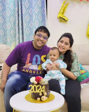 Lahari Arundhati Vishnuvazhala Instagram - Happy New Year guy's 😍🎉🎂💛✨️🎉🤩💕🎄♥️🎅💐Our little ones 1st New Year ❤️