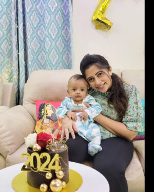 Lahari Arundhati Vishnuvazhala Instagram - Happy New Year guy's 😍🎉🎂💛✨️🎉🤩💕🎄♥️🎅💐Our little ones 1st New Year ❤️