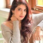 Lahoma Bhattacharjee Instagram - Once upon a sun kissed winter morning 🍯 portraits by @iamsudiptachanda hair & makeup by @muabhattacharjee