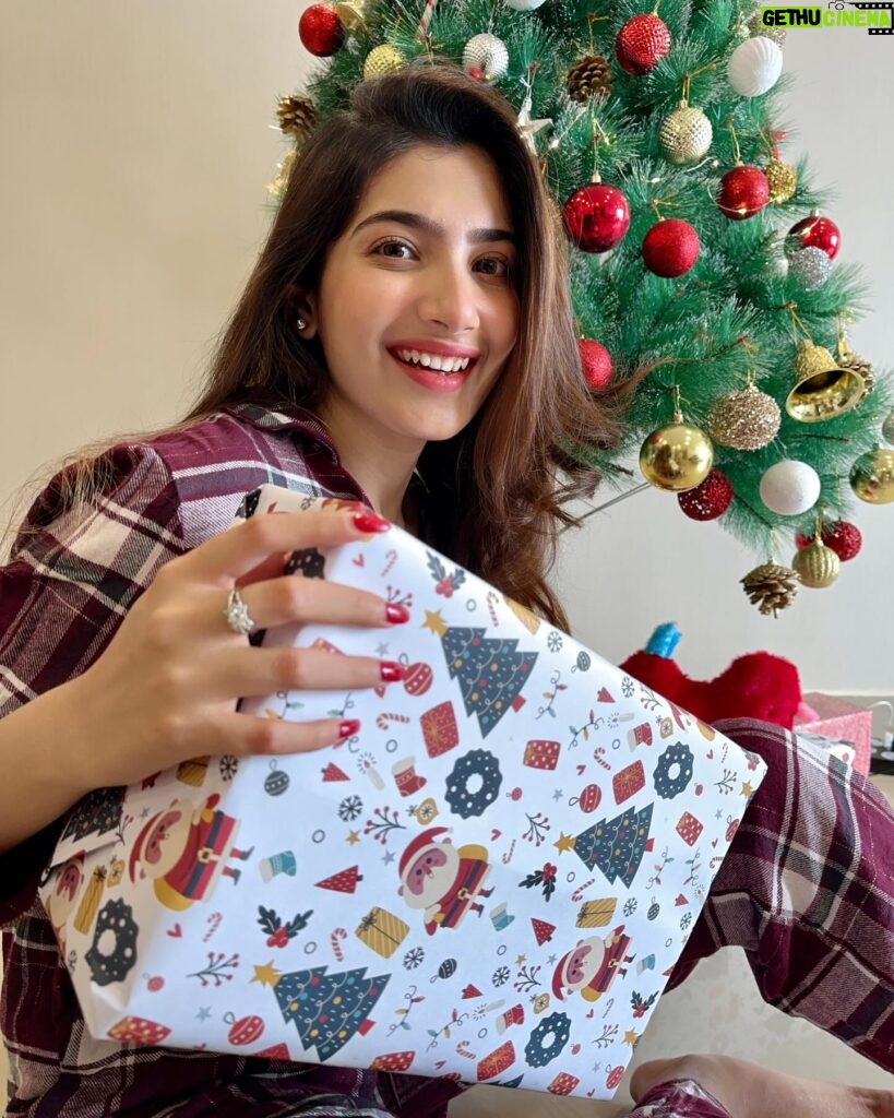 Lahoma Bhattacharjee Instagram - It’s that time of the year ♥️🎄 🎁 💝 Merry Christmas to you all x #MerryChristmas #merrychristmas