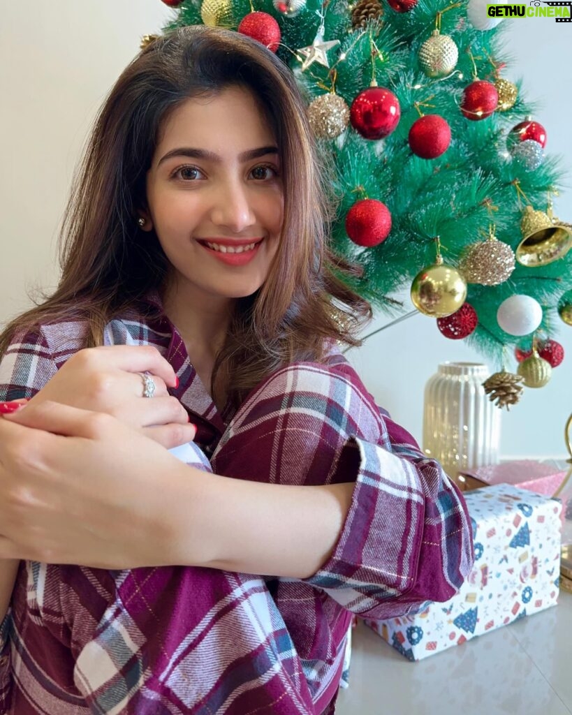 Lahoma Bhattacharjee Instagram - It’s that time of the year ♥️🎄 🎁 💝 Merry Christmas to you all x #MerryChristmas #merrychristmas