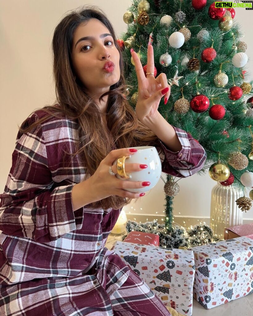 Lahoma Bhattacharjee Instagram - It’s that time of the year ♥️🎄 🎁 💝 Merry Christmas to you all x #MerryChristmas #merrychristmas