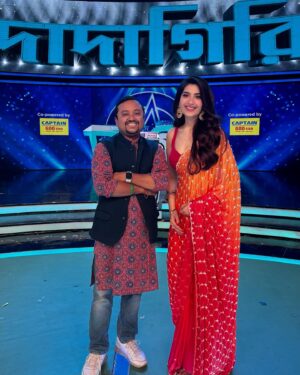 Lahoma Bhattacharjee Instagram - It was absolutely surreal to be on the sets of #Dadagiri for the first time with the one and only @souravganguly 
Thank you for everything, this was truly special 🫶🏼

Thank you @avijitsen416 for always being so gracious.

Catch the Holi special on 24th March, only on @zeebanglaofficial and #Zee5.

#Dadagiri #DadagiriSeason10