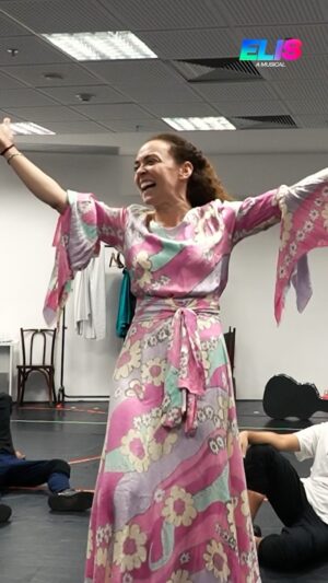 Laila Garin Instagram - É preciso ter sonho sempre! 💫

Trouxe esse vídeo super especial da cena de abertura do 2º ato só pra para matar um pouco da saudade do nosso ‘ELIS, A Musical’. 

#ElisAMusical #Aventura #ElisRegina