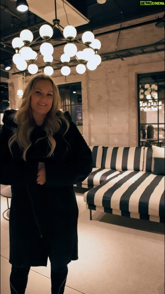 Laila Bagge Instagram - Reklam för @poshlivingstockholm Har ni inte varit inne på poshliving.se så borde ni gå in och se deras inredning! Dom har verkligen allt, men dom har så mycket mer än det som visas på hemsidan. Har ni vägarna förbi moodgallerian i stan så kan ni även kolla in mycket av deras inredning på plats, men som sagt det finns så mycket mer än det som får plats i butiken och online. Boka ett möte hos deras inredningstjänst! Första mötet är gratis ❤️