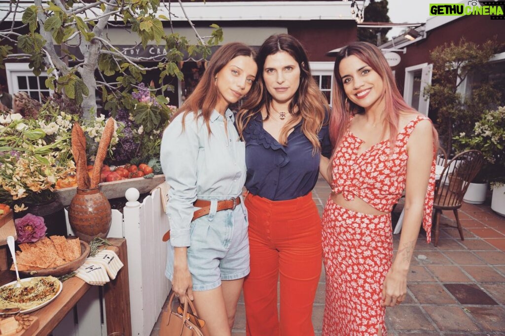 Lake Bell Instagram - Merci pour ce merveilleux soirée @sezane 🇫🇷 Photos: @stefaniekeenan @iamrichroyal