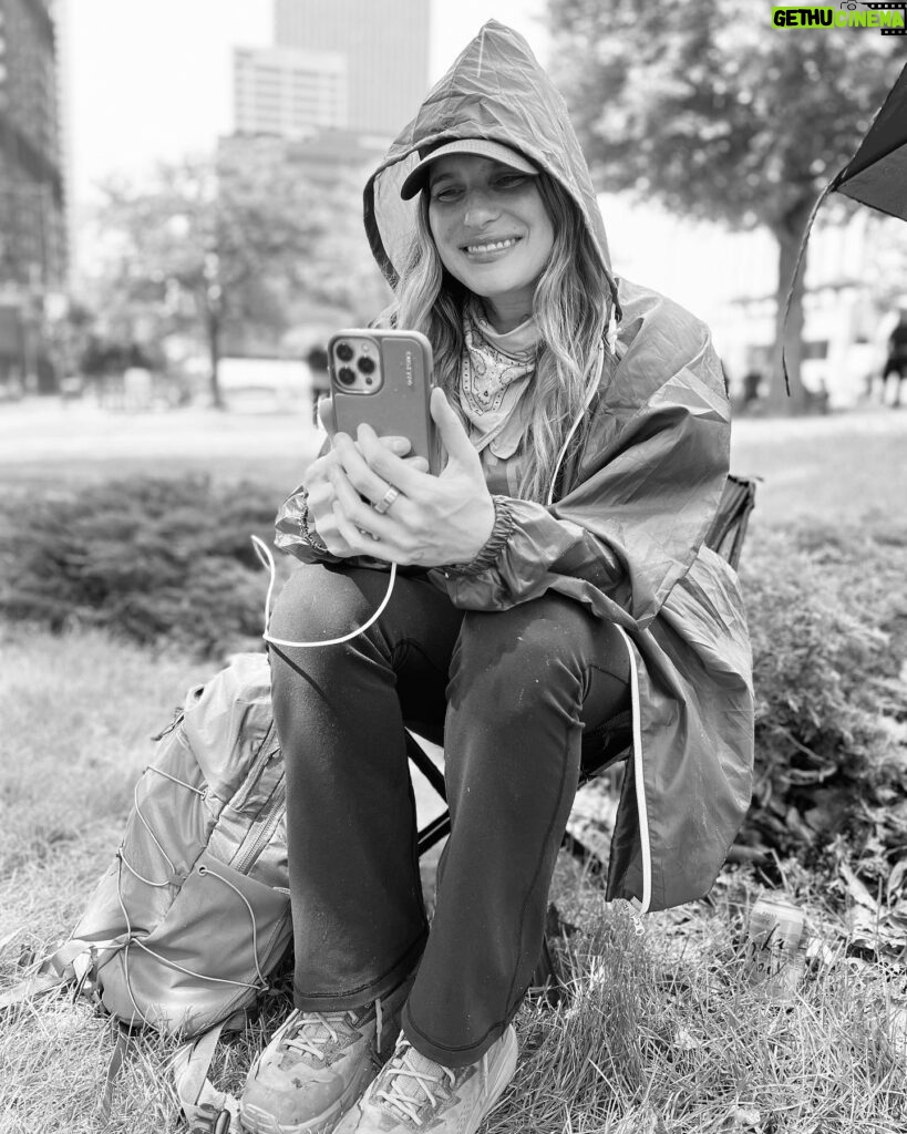 Lake Bell Instagram - Earnest alert: this is me listening to my mom saying she’s proud of me, in the rain, captured by @lindsaysloaneyup 🙏🏼 @here4thekidsaction