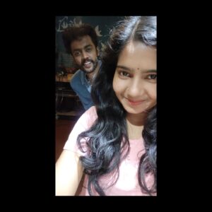 Lakshmi Unnikrishnan Instagram - Selfie edukkunna edaku keri vannu🤕😂😂
@rafidq