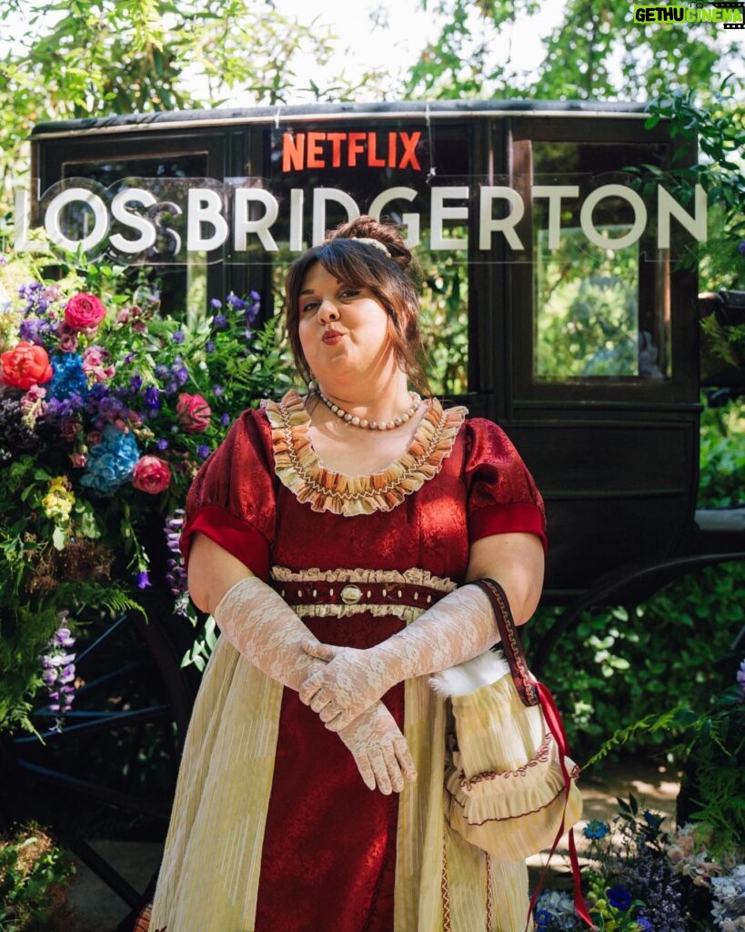 Lala Chus Instagram - No tengo palabras para describir lo que ha sido este día tan chulisimo. Mil gracias @netflixes por contar conmigo para esta cosa linda de evento por la tercera temporada de 'Los Bridgerton', me lo he pasado increíble paseando tremendo outfit por los reales jardines del botánico. Mil gracias a toda la gente que me sigue que hace posible que pueda vivir estas experiencias tan bonitas, os quiero mucho 💕💕💕💕💕💕