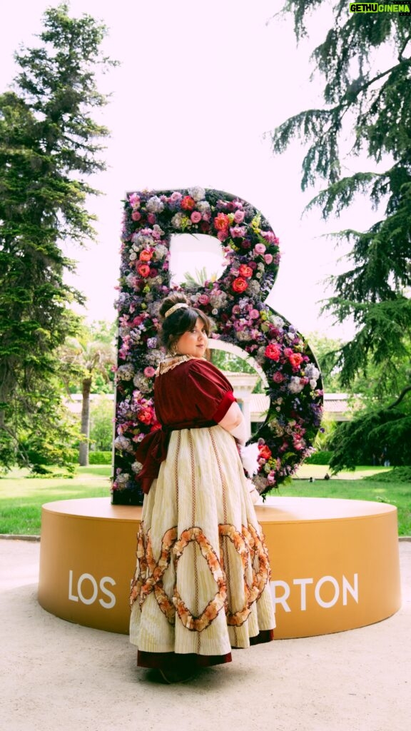 Lala Chus Instagram - 💐💐Queridísimos seguidores, quiero dejar constancia en este hermoso reels, de cómo fue el increíble evento que se realizó en el Real Jardín Botánico de Madrid, con motivo del estreno de la tercera temporada de ‘Los Bridgerton’. El 16 de mayo de mayo tendremos en nuestras pantallas la primera parte, para el gusto y deleite de sus espectadores. Recuerda que puedes visitar y hacerte una foto en el lindo ‘Rincón Selecto’ que se encuentra en el Jardín Botánico de Madrid, hasta junio.🌷🌷🌷🌷🌷 Gracias @netflixes por dejarme cumplir un sueño que no sabía ni que tenía. 🪻🪻🪻🪻🪻🪻 #Bridgerton *PUBLI
