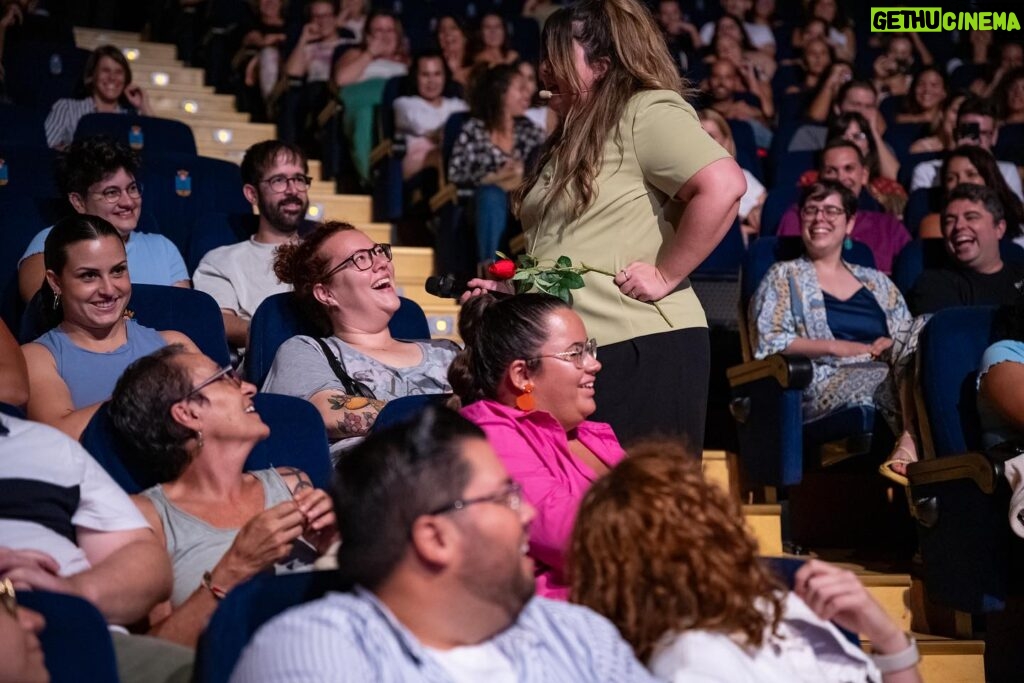 Lala Chus Instagram - ¡Gran Canaria! Las fotos pal #Tuenti ya están aquí 😍. Gracias por acompañarnos a los 00's, ¡os comemos esa cara guapa que tenéis! 💖 📸 @alejandrobarrosafotografo #Reíslas #Kdecirteknosepas #GranCanaria #Lalachus #Bertus