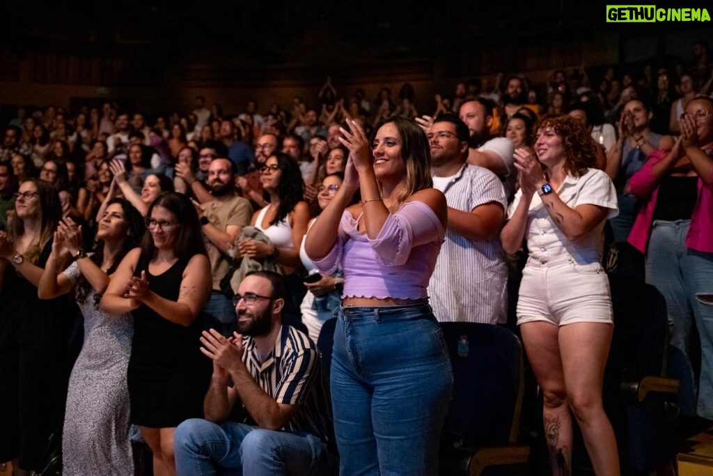 Lala Chus Instagram - ¡Gran Canaria! Las fotos pal #Tuenti ya están aquí 😍. Gracias por acompañarnos a los 00's, ¡os comemos esa cara guapa que tenéis! 💖 📸 @alejandrobarrosafotografo #Reíslas #Kdecirteknosepas #GranCanaria #Lalachus #Bertus