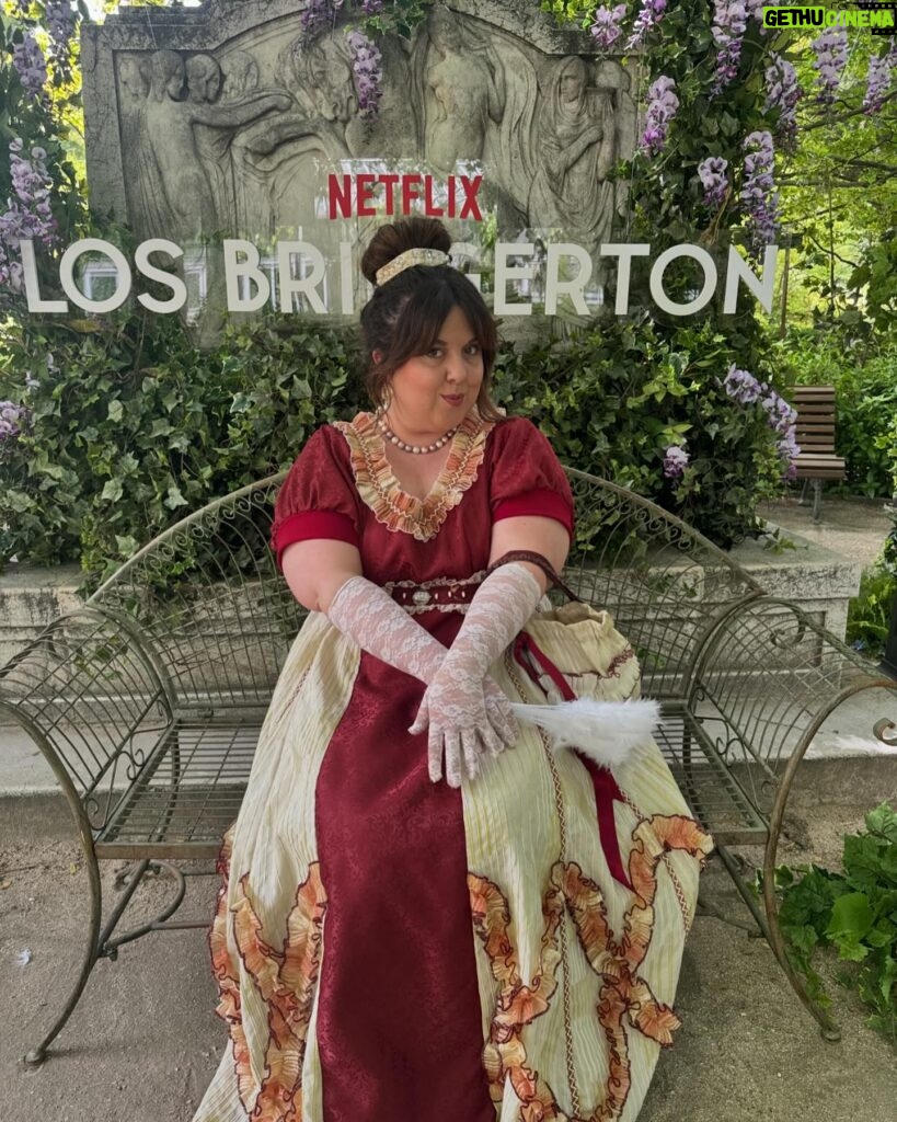 Lala Chus Instagram - No tengo palabras para describir lo que ha sido este día tan chulisimo. Mil gracias @netflixes por contar conmigo para esta cosa linda de evento por la tercera temporada de 'Los Bridgerton', me lo he pasado increíble paseando tremendo outfit por los reales jardines del botánico. Mil gracias a toda la gente que me sigue que hace posible que pueda vivir estas experiencias tan bonitas, os quiero mucho 💕💕💕💕💕💕