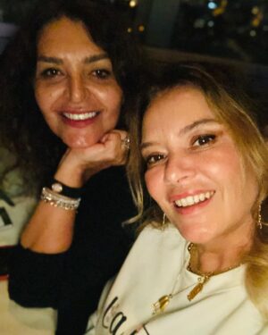 Lale Başar Instagram - Biraz eylence @senemsahin @esingundogdu77