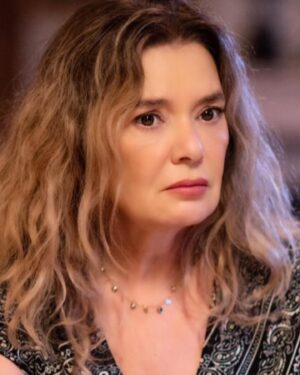 Lale Başar Instagram - Adım farah bu gece @foxturkiye @o3medya