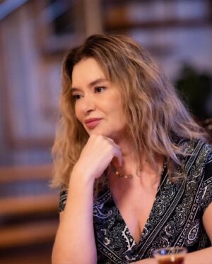 Lale Başar Instagram - Adım farah bu gece @foxturkiye @o3medya