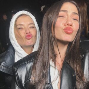 Lale Başar Instagram - Setimizin son günü. Bir macerenın sonuna daha geldik. Emeği geçen herkese sevgiler @demetozdemir @o3medya @foxturkiye