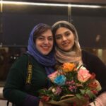 Lale Marzban Instagram – و این طوری شد که تولدمو کنار بهترین ها تقسیم کردم مرسی از تک تک تون بابت سورپرایز جذابتون از خدا میخوام همیشه لحظه هاتون پر از لبخند باشه مرسی که انقدر مهربونید …. بمونید واسم همین طوری ناب 
پ:ن ببخشید اگه کسی از قلم افتاده .
کارگردان گلمون که هست ولی جایه گروه بی نظیرش داخل عکس ها خالی….
توضیحات  کار رو  تو پست بعدی میزارم .
عکس ها زیاده میدونم ولی نتونستم از هیچ کدومشون بگذرم …
عکاس گلمون هم @zmosaffa 
#فیلم#تولد#لاله_مرزبان