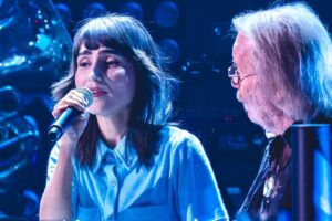 Laleh Pourkarim Instagram - Vart är vi på väg? 
Till Benny Anderssons orkester i fina Göteborg, vi är nåt På spåret..