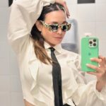 Lali González Instagram - Hola 🌡️🏆 Cuando empezó la movida ?🌟 ✨HOyY✨ Sin antes una selfie en el para luego pasar con este look @sabela.py a la alfombra del @festivalmalaga 14 años después de mi primer rodaje y 12 de mi primer festival de cine vuelvo a España con @7cajas y con una sorpresa que se viene 👋🏼♥️ Y olé 🔥🙏🏻🇪🇸 Representando a Paraguay en alto @senatur_py @inap_py