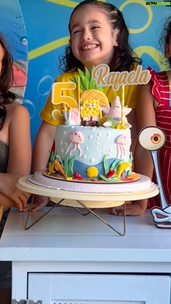 Lali González Instagram - “Quiero mi cumple de Bob esponja en mi casa de 🇵🇾 en donde yo nací con mis primas y mis abuelos“ Mamá dejo todo y como te lo prometió…cumplió ! Tus padres, familiares y amigos te aman mi Rafa y siempre vas a unirnos para celebrar el amor y la vida ♥️ Tu sonrisa hace que mi corazón descanse y se sienta aliviado en este vertiginoso camino de la maternidad y construcción como mujer♥️ Gracias @laomapy por los dulces y la Torta cumpliste el sueño de Rafa ! @bacon.py las hamburguesas deliciosas Asunción-Paraguay Febrero 2024💓🫶🏼🌟