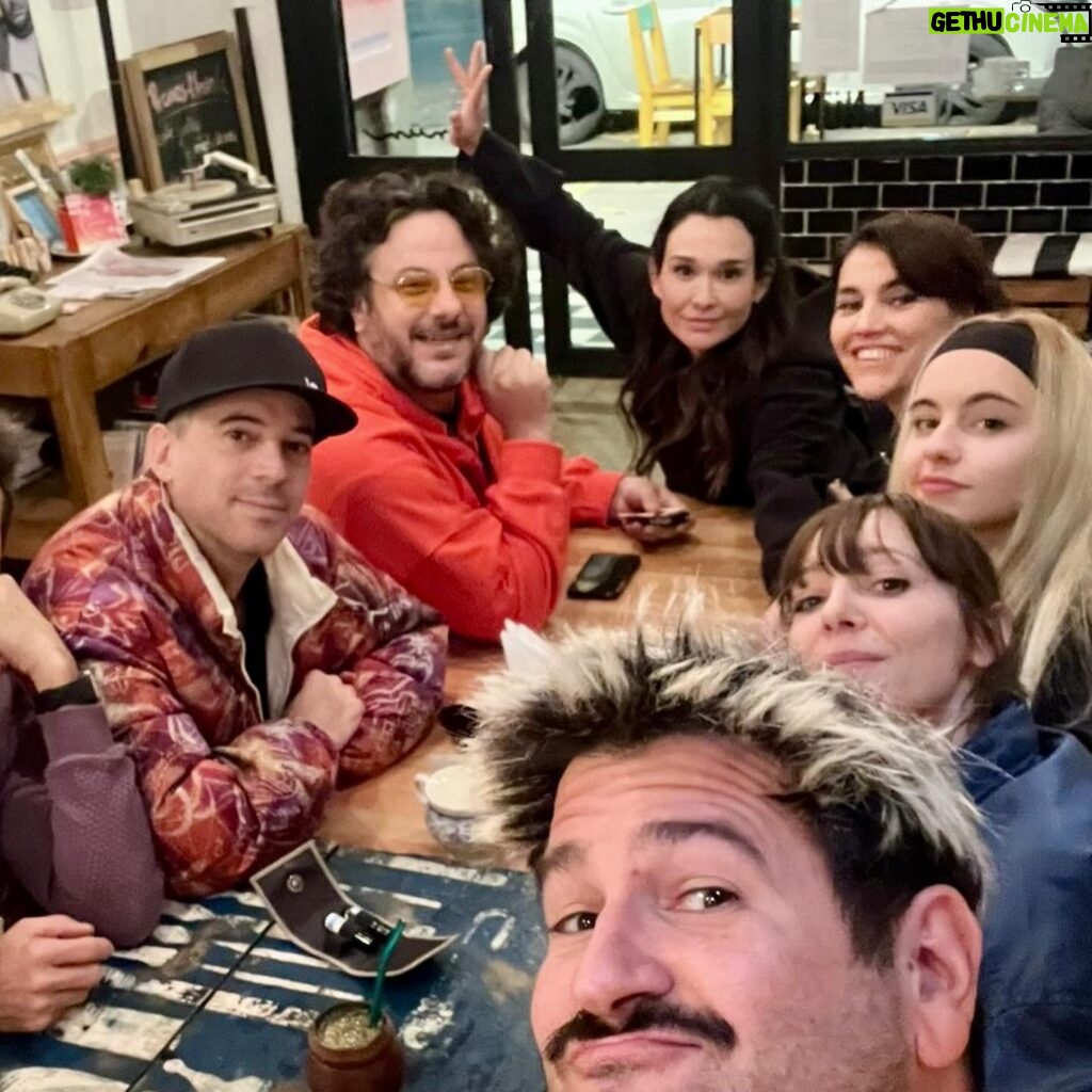 Lali González Instagram - 🎭 Impro Música 🥁🪐💫 en @nunteatrobar en 🇦🇷 Que hermoso encuentro! Gracias @gabygavila el mejor host que también me llevo al dúo de impro en la soderia ! Gracias por este viaje sideral sin retorno que solo la impro te regala en el escenario ! Placer compartir escena con grandes actores y amigos les quiero mucho @maitelanatamai @paula_carruega @ezetronconi @lamaurette @deleoncami @chendo.gerardo @lapadul