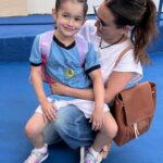 Lali González Instagram - El tiempo…pasa y no perdona. ⏱️ Estás más alta, mas cotorrita y más hermosa que nunca ! Las dos siempre seremos dinamita 🧨 ❤️Deseo que el tiempo pare y dejes de crecer ! Te amo con toda mi alma ! Gracias por estar conmigo en cualquier lugar del mundo 🌍