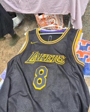 Lara Spencer Instagram - Who's ready for some flea market flipping.??! Went to my ol' stomping grounds yesterday (swipe to see some of the fun finds!) and boy do I miss it.  It may be time..... #fleamarketflip