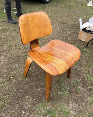 Lara Spencer Instagram - Who's ready for some flea market flipping.??! Went to my ol' stomping grounds yesterday (swipe to see some of the fun finds!) and boy do I miss it.  It may be time..... #fleamarketflip