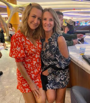 Lara Spencer Instagram - Happy gorgeous birthday to my sister Karen!!!!!!!. I am so lucky to have two incredible sisters who have become my best friends.  We love you Kar.  Can't wait to celebrate with gravy and manatees ❤️