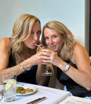 Lara Spencer Instagram - Happy gorgeous birthday to my sister Karen!!!!!!!. I am so lucky to have two incredible sisters who have become my best friends.  We love you Kar.  Can't wait to celebrate with gravy and manatees ❤️