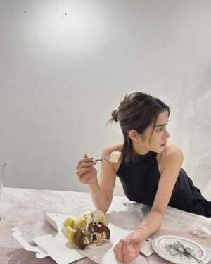 Larine Tang Yue-Ping Instagram - 無法停歇的射手座
#腦子已經開始轉動
#究竟今次搞乜東東