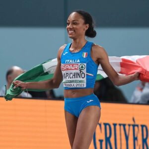 Larissa Iapichino Instagram - VICECAMPIONESSA EUROPEA INDOOR & RECORD ITALIANO🥹💙🥈

Voglio ringraziare innanzi tutto il mio staff: il mio babbo-coach @giannino1969 , @jump4excellence @silviasaliti , i miei super fisio @dr.lucamorandini @simone.collio (@wintecare ) @fabriziorovini ,e @tunonhaibisognodellopsicologo che mi sta indirizzando sulla strada giusta.Ringrazio tutta la mia famiglia e tutti quelli che hanno creduto in me. Grazie grazie grazie ✨🫶🏽