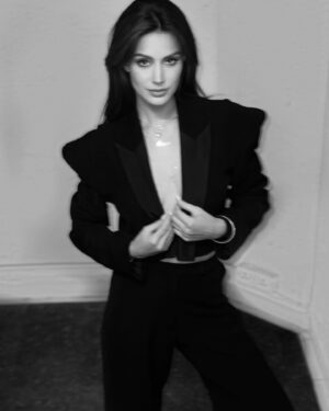Larissa Bonesi Instagram - 🖤