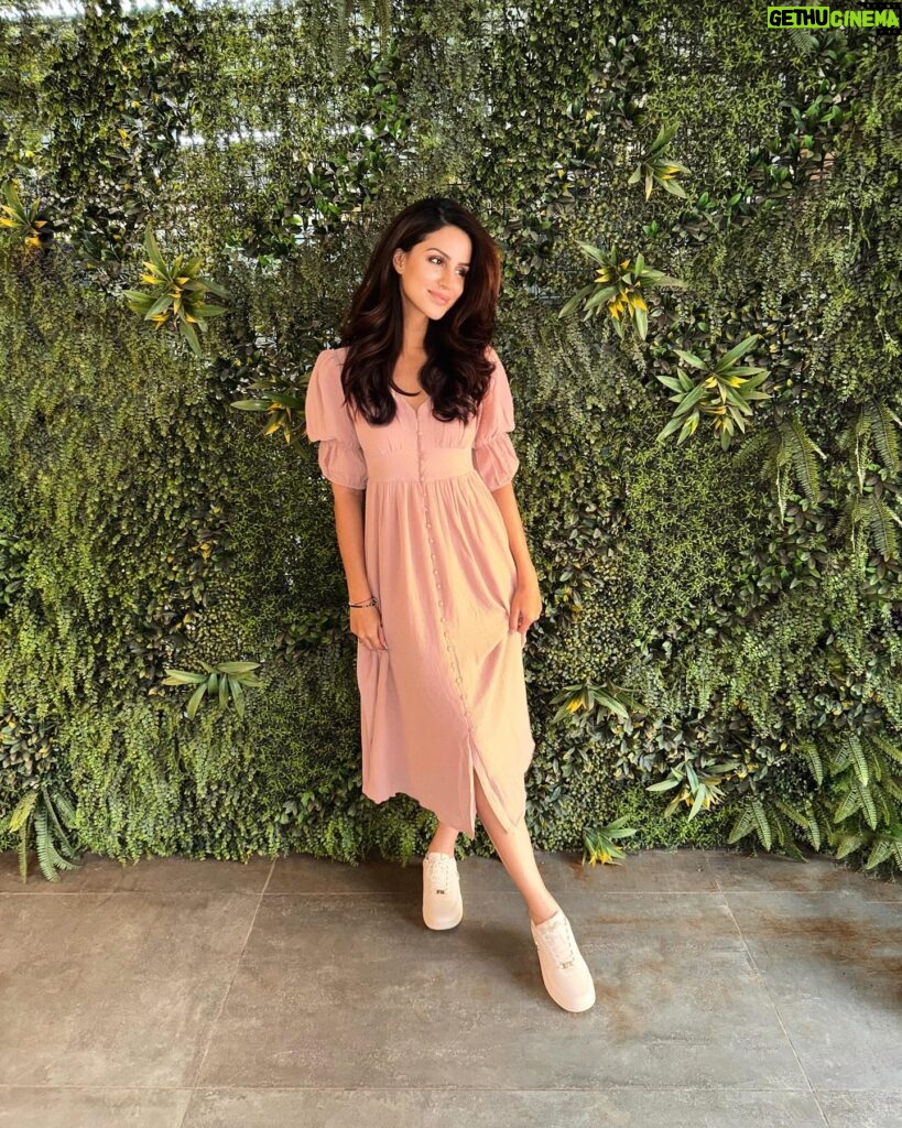 Larissa Bonesi Instagram - This outfit from @uspoloassnindia reflects my style and my Vibe for the festive season. Now you can also find your style and vibe at USPA’s exclusive online shopping destination. SHOP NOW at www.uspoloassn.in ! #ALegendIsBorn #USPoloAssn #USPAstyle