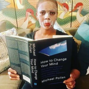 Lark Voorhies Instagram - Hello everyone! I hope everybody is staying safe and paying attention to all the precautionary warnings. Thank you to all the first responders and other essential workers for putting themselves on the line for us all. During this time I am trying to relax and stay as stress-free as possible. What are you all doing to try to lessen the  stress during this extremely uncertain time? #larkvoorhies #quarantine #suddenlyspaday