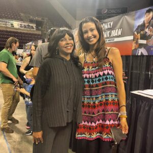 Lark Voorhies Instagram - I had a fun day at Colorado Springs Comicon! It was great seeing the lovely and gracious Shannon Elizabeth too! Can’t wait for tomorrow! #coloradospringscomicon2021 #silverscreenpr #larkvoorhies