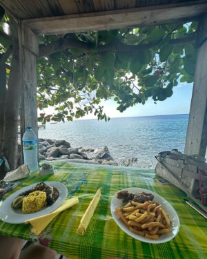 Laurène Arnoux Instagram - Officiellement une pirate des Caraïbes 🏴‍☠️