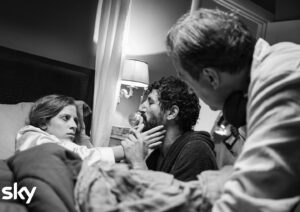 Laura Adriani Instagram - C-ch-che sta succedendo???!
Nuovi episodi già da oggi per chi è un veterano Sky, per tutti gli altri ci vediamo venerdì 😉
#ACasaTuttiBeneLaSerie @skyitalia @nowtvit @acasatuttibene_laserie @gmuccino