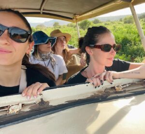 Laura Adriani Instagram - Africa - Kenya (Safari)

1. Per la prima volta nella mia vita ho azzeccato un outfit
2. Il safari inaspettato
3. Per i nostri trent’anni abbiamo deciso di regalarci un viaggio in Kenya
4. Uno di quei tramonti che non dimenticherò mai
5. La mia compagna di banco dal 2004
6. L’alba più bella della mia vita
7. La nostra guida pienah di noi dopo poche ore
8. Noi innamorate
9. Le costanti protagoniste di questi giorni: CAVALLETTE E ISTERIA

Hakuna matatina per i nostri trent’anni amiche mie 🤍
#hakunamatatina30